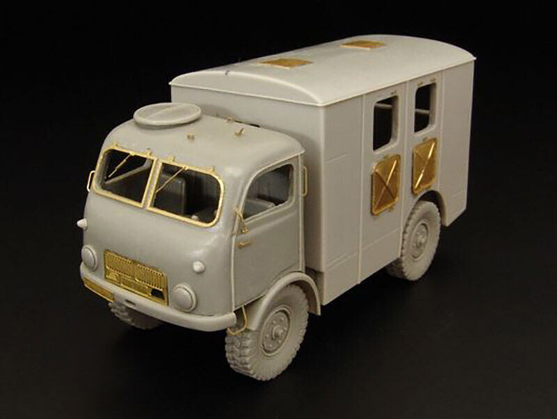 Tatra 805 Ambulance 1:48